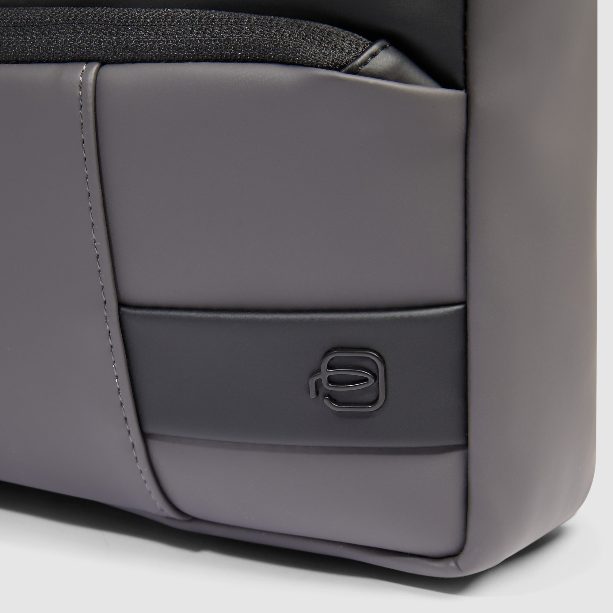 Piquadro Borsa uomo a tracolla resistente all'acqua