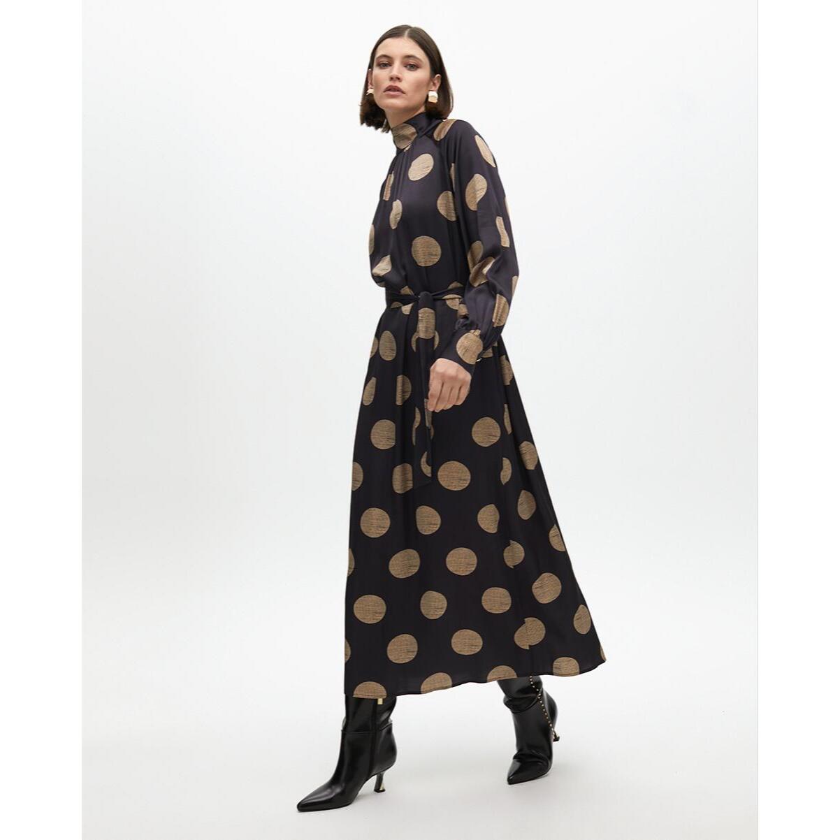 Abito svasato collo alto a pois