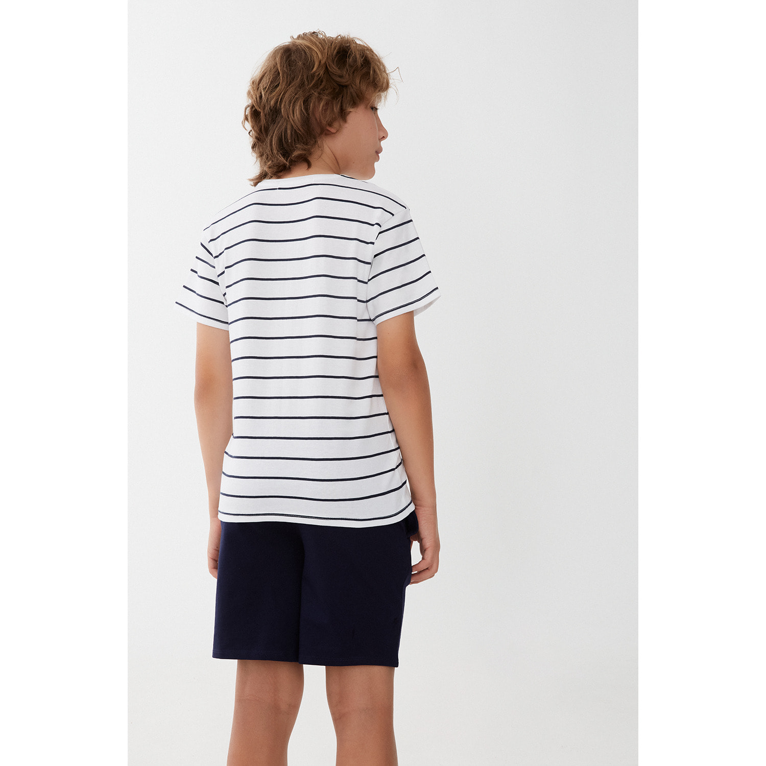 Conjunto Niño Verano 2 Piezas Camiseta de Rayas Blanca y Azul con Bolsillo Estampado Tropical + Bermuda Azul Marino, Transpirable | Color: Rayas azul | Street Monkey