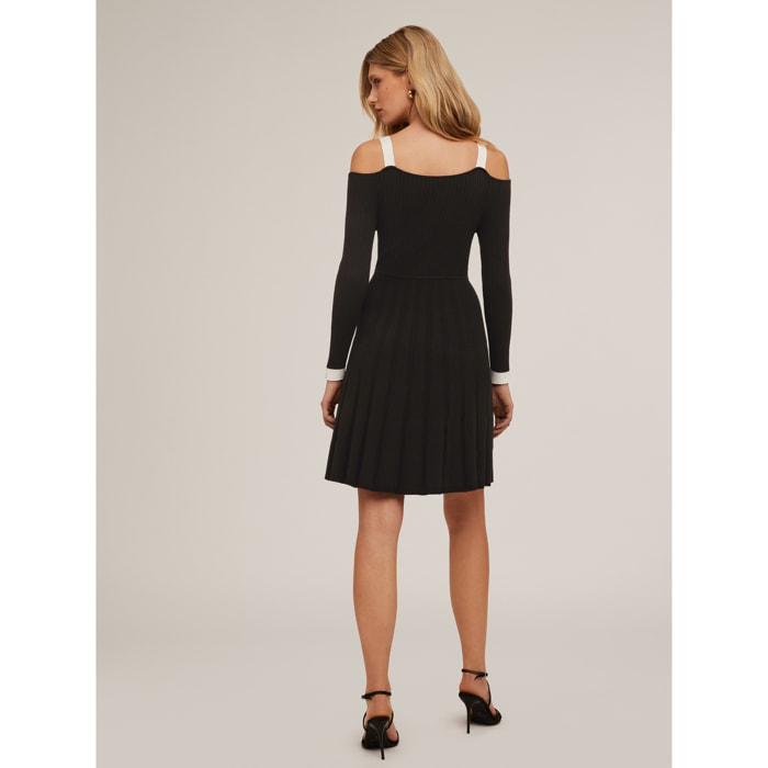 Motivi - Vestito in maglia con cut out sulle spalle - Nero