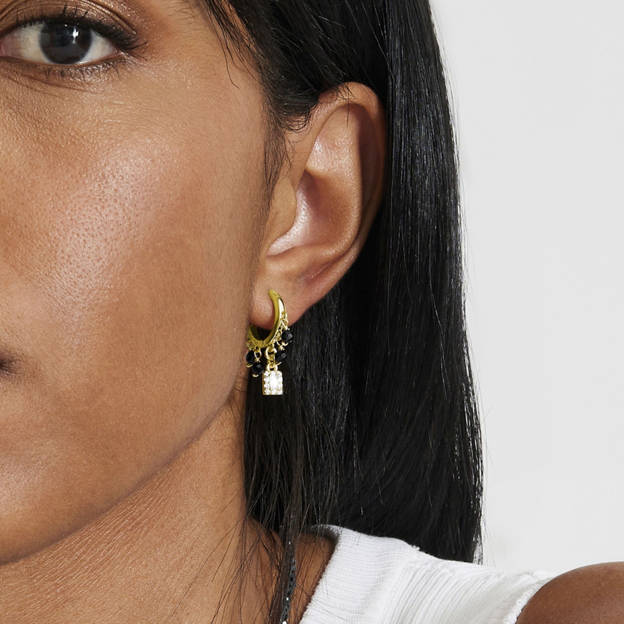 Pendientes de Agata Negra acabados en oro amarillo de 18K