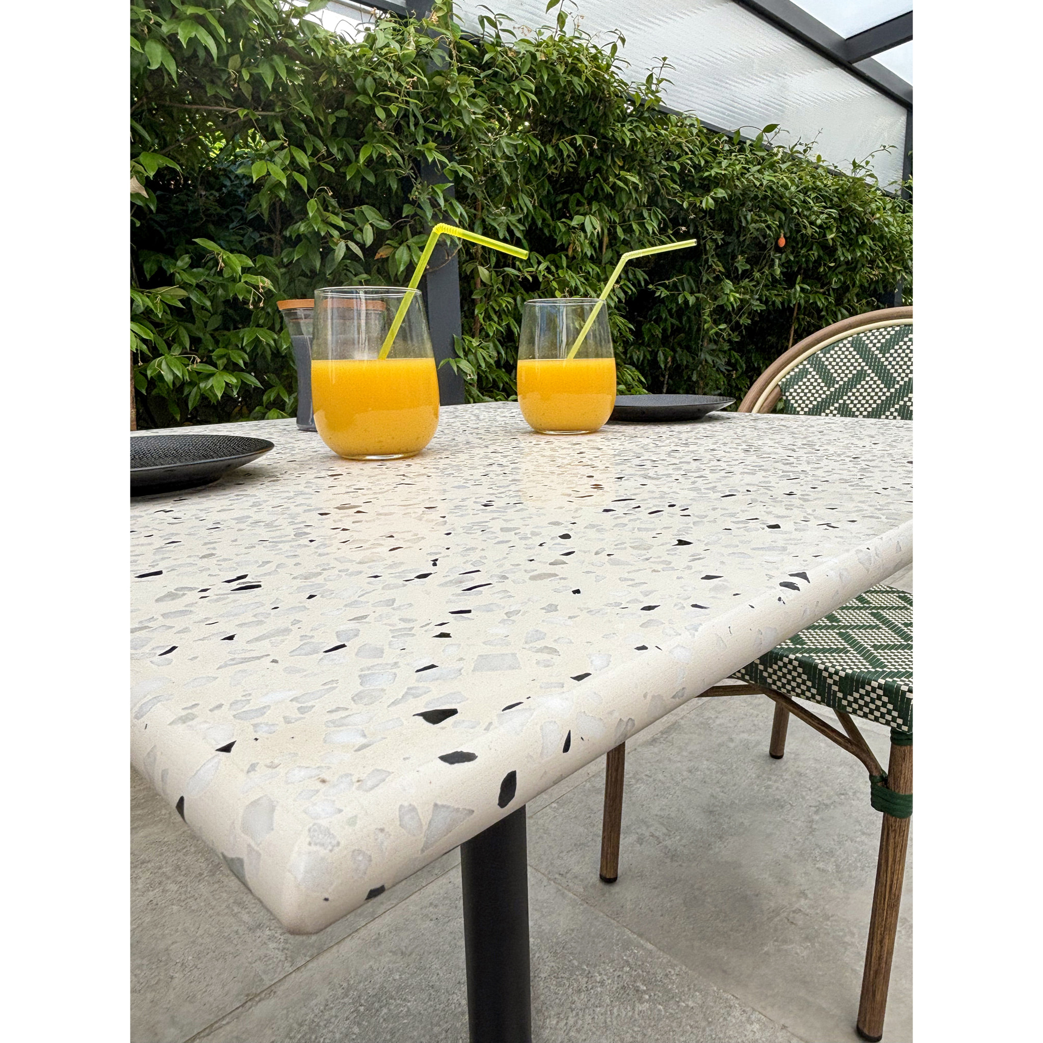 BISTRO - Ensemble repas de jardin 2 places en acier et plateau en terrazzo