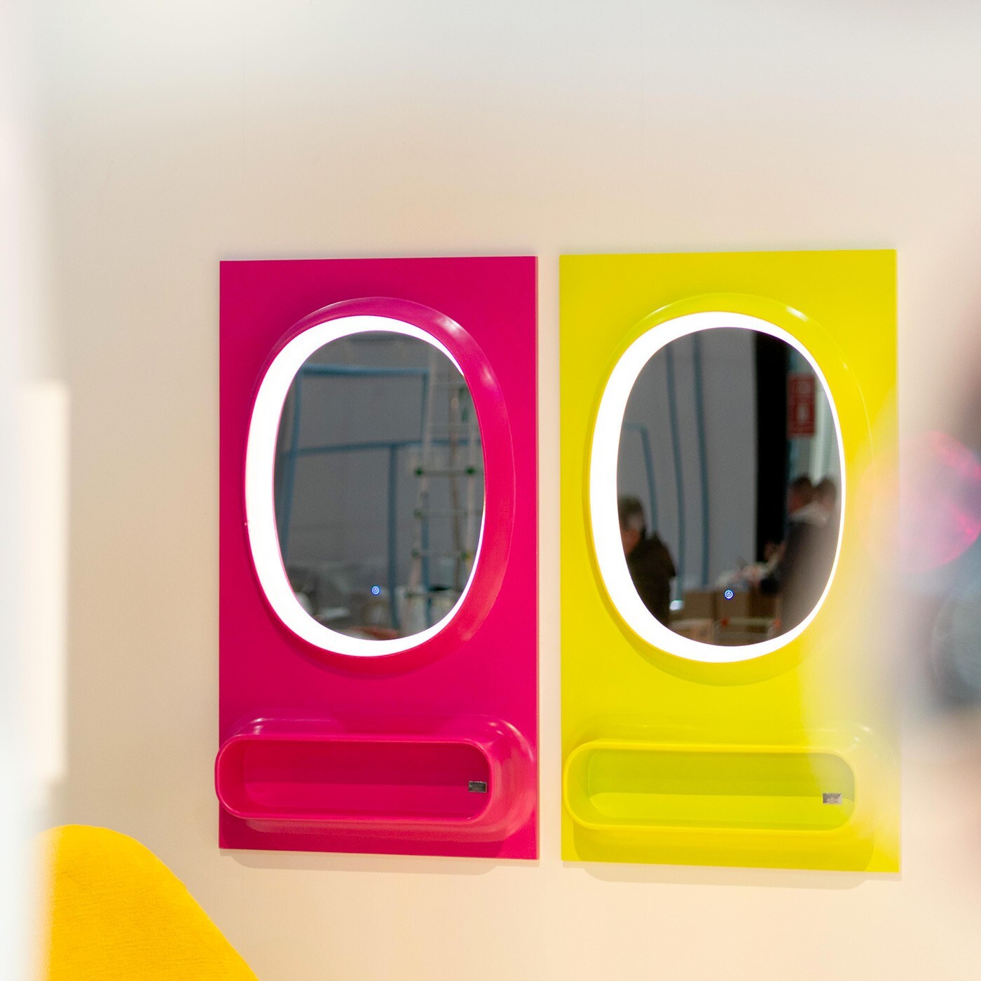 Miroir Aero LED 141x80cm rose Kare Design