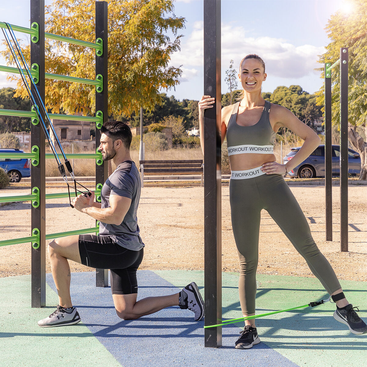 Pack Plateforme Vibrante avec Haut-parleur, Télécommande et Bandes de Résistance avec Guide d’Exercices InnovaGoods