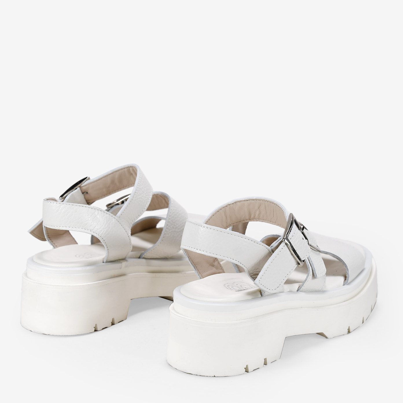 Sandalias beige en piel con plataforma