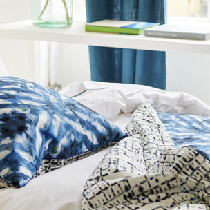 Housse de coussin imprimée en gabardine de coton, PARQUET BATIK INDIGO, Bleu indigo