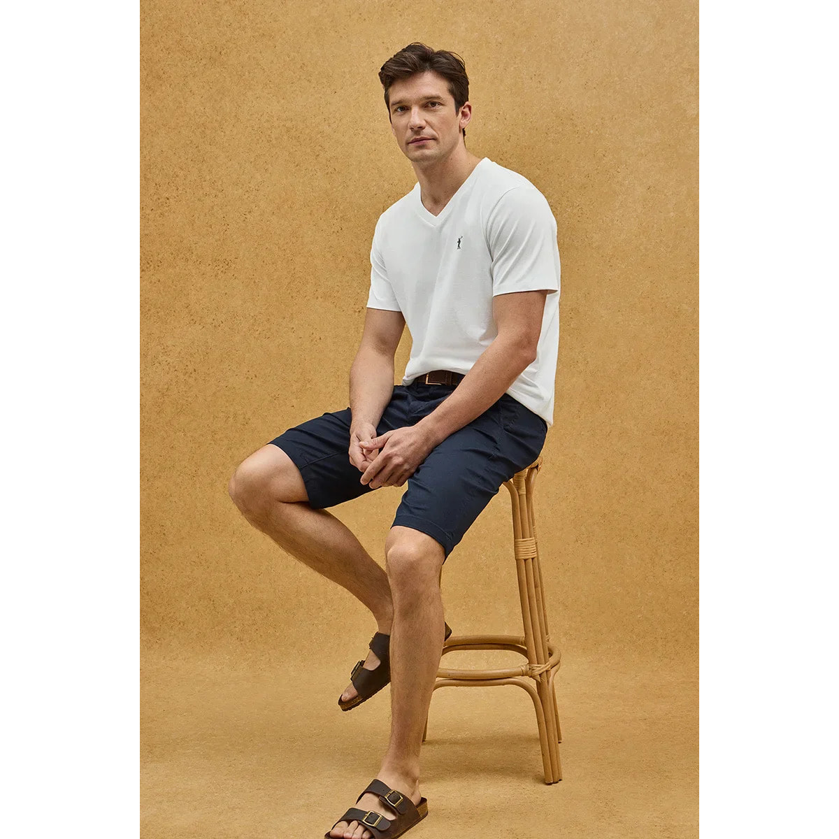 Maglietta bianca a scollo a V con logo Rigby Go