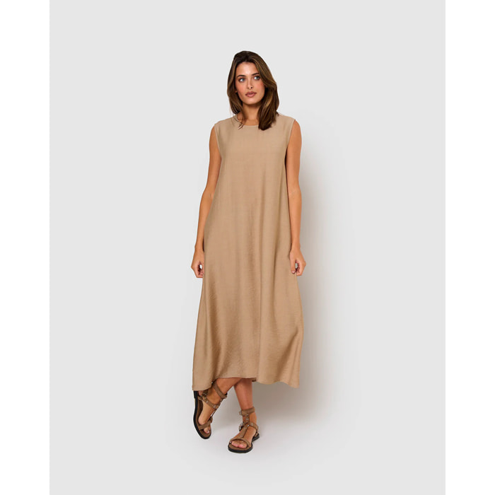 Vestido largo sin mangas fluido camel