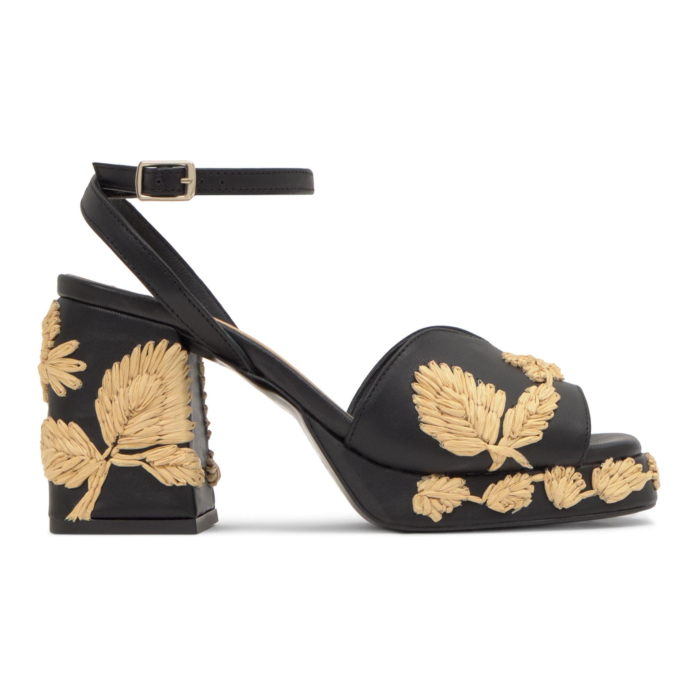 Sandalia Vasilia tacón forrado en napa con motivos florales bordados y hebilla