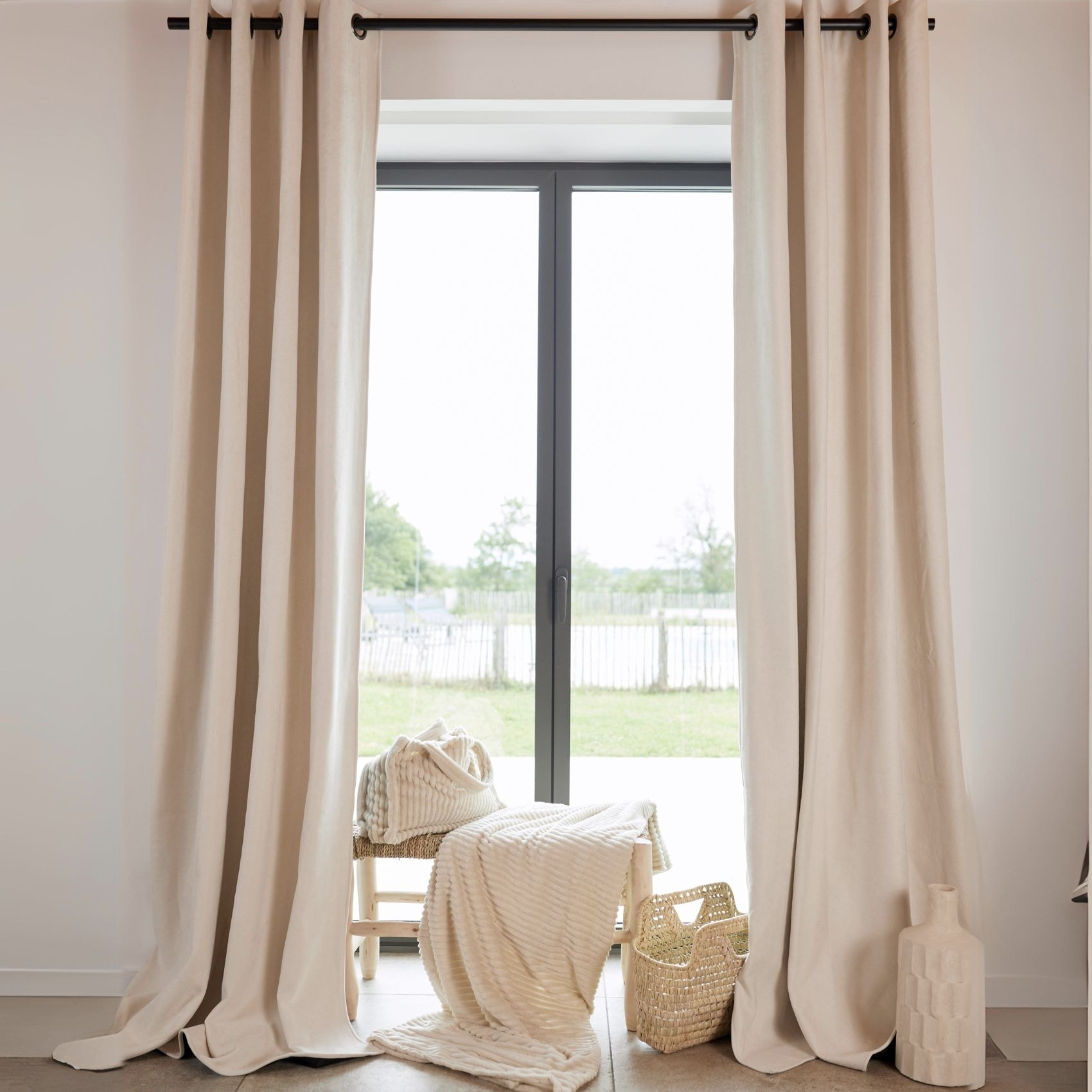 Rideau thermique phonique et semi occultant KONFOR - Blanc cassé