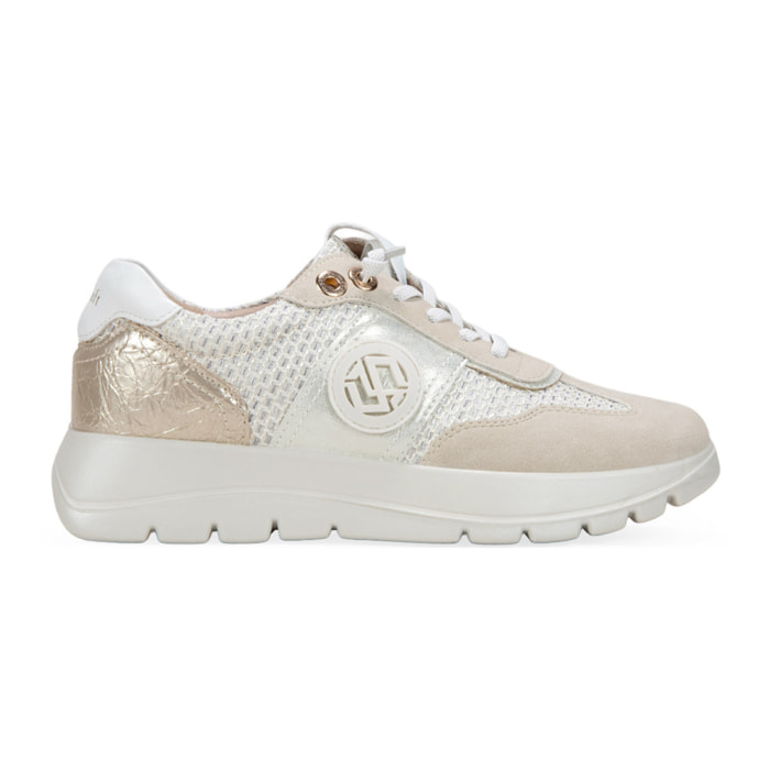 Zapatillas deportivas beige con cordones elásticos