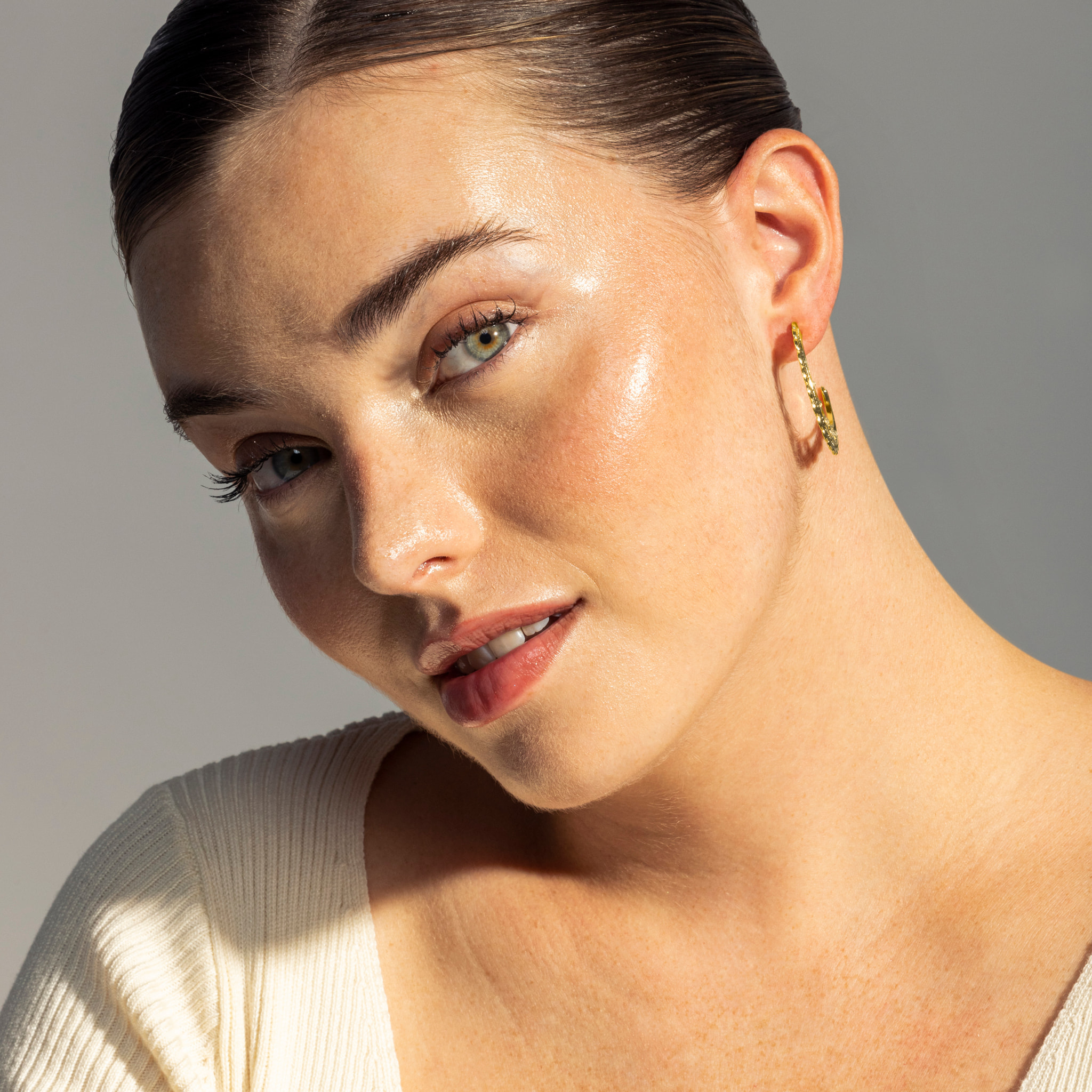 Pendientes de Circonita Brillante acabados en oro amarillo de 18K- Fuduk