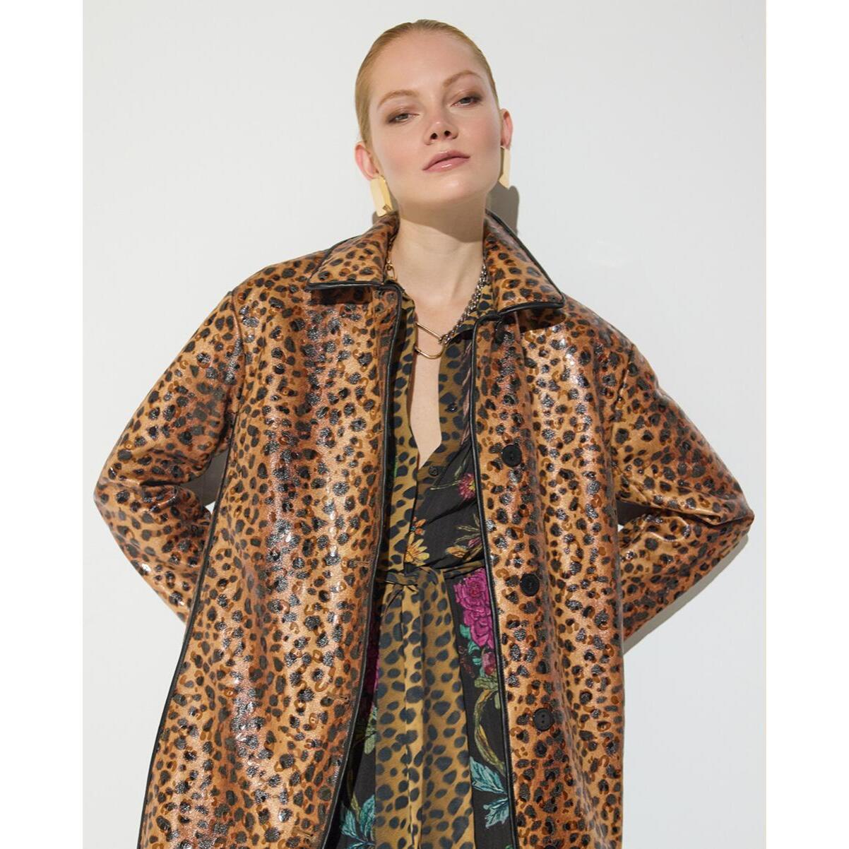 Cappotto con stampa leopardata e finiture in PU