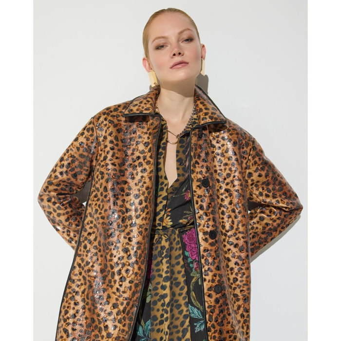 Cappotto con stampa leopardata e finiture in PU