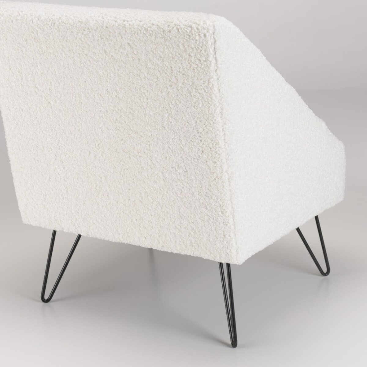 AGATHE - Fauteuil tissu bouclette blanc pieds épingles métal noir