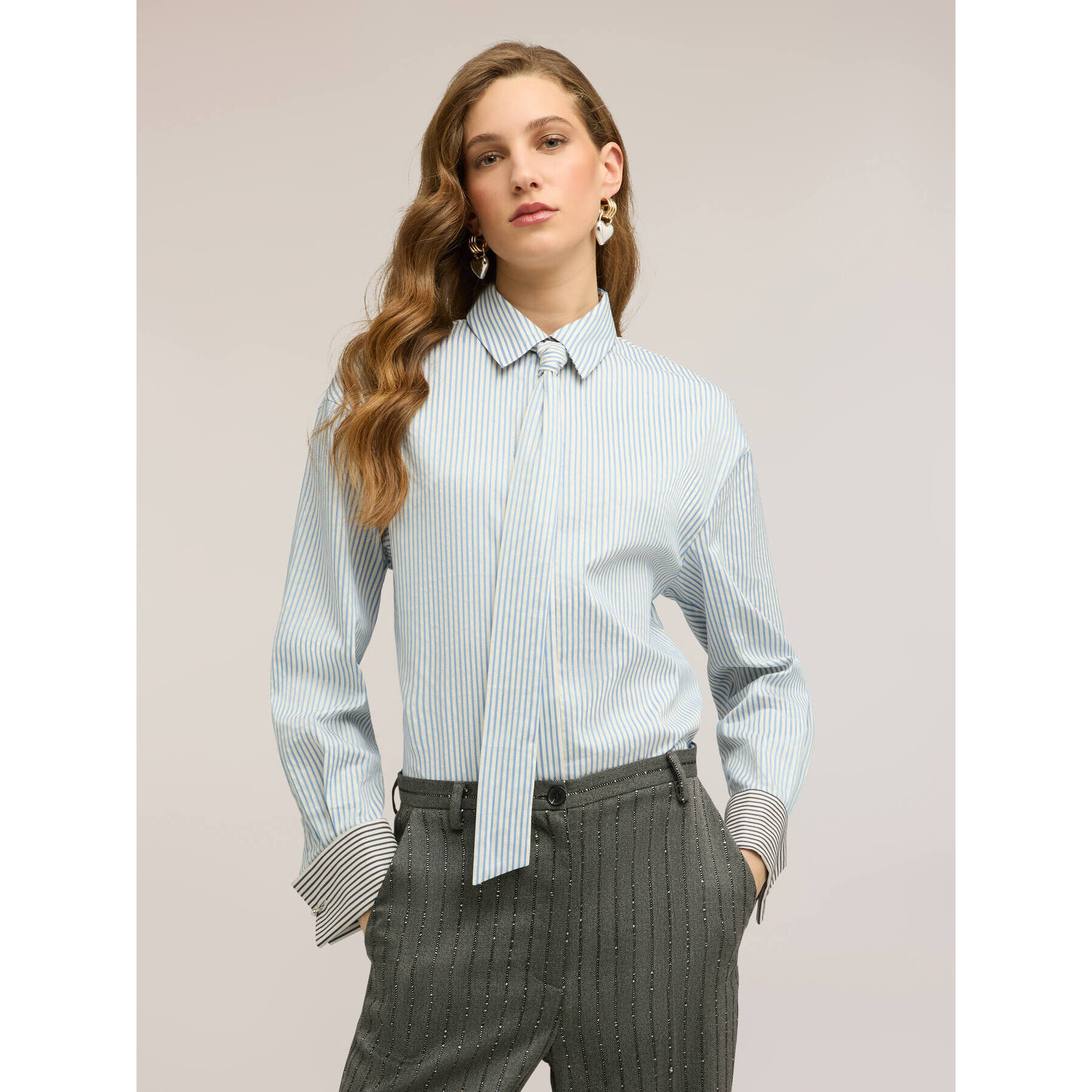 Motivi - Camicia in popeline a righe con cravatta - Azzurro