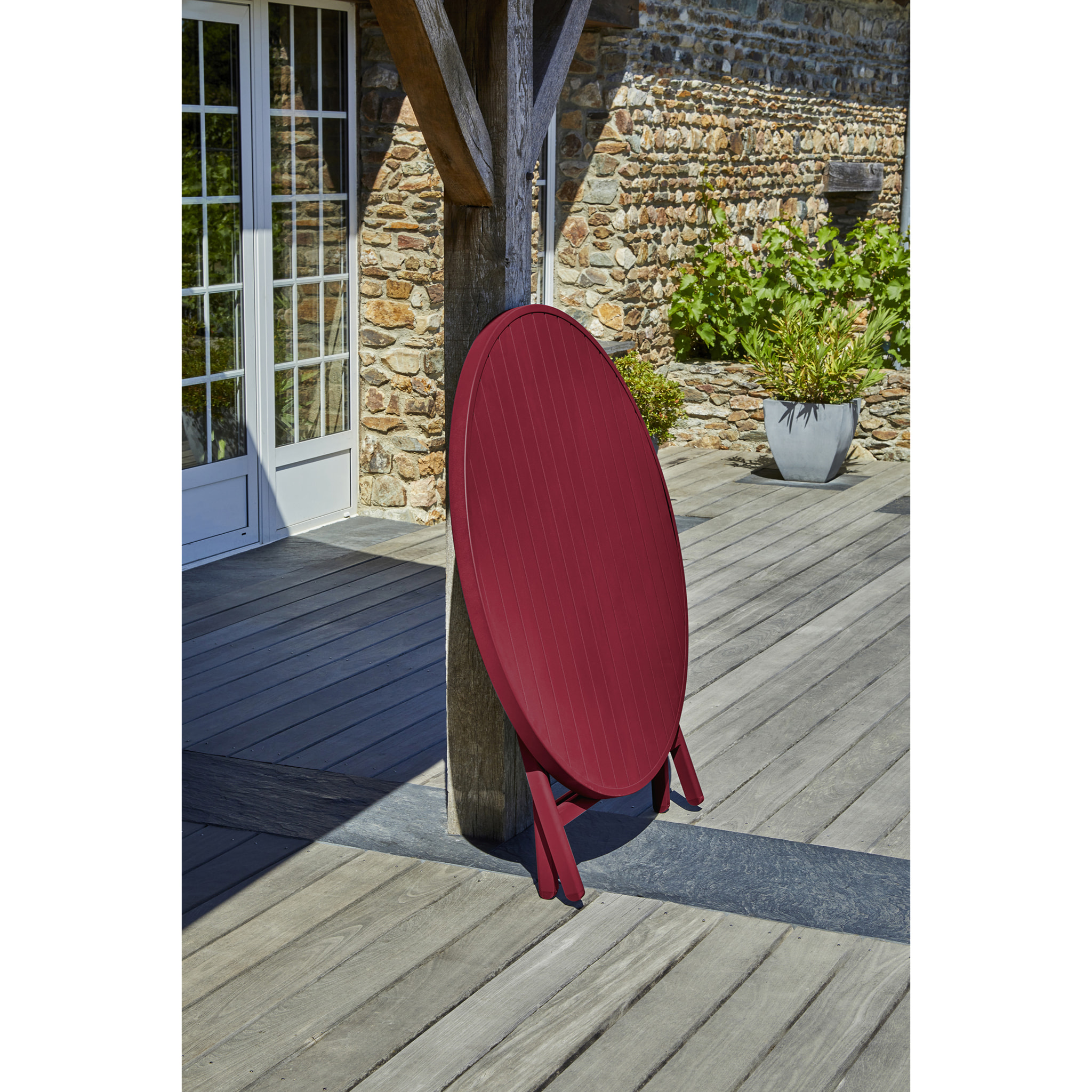 MARIUS - Ensemble repas de jardin 4 places en aluminium rouge carmin