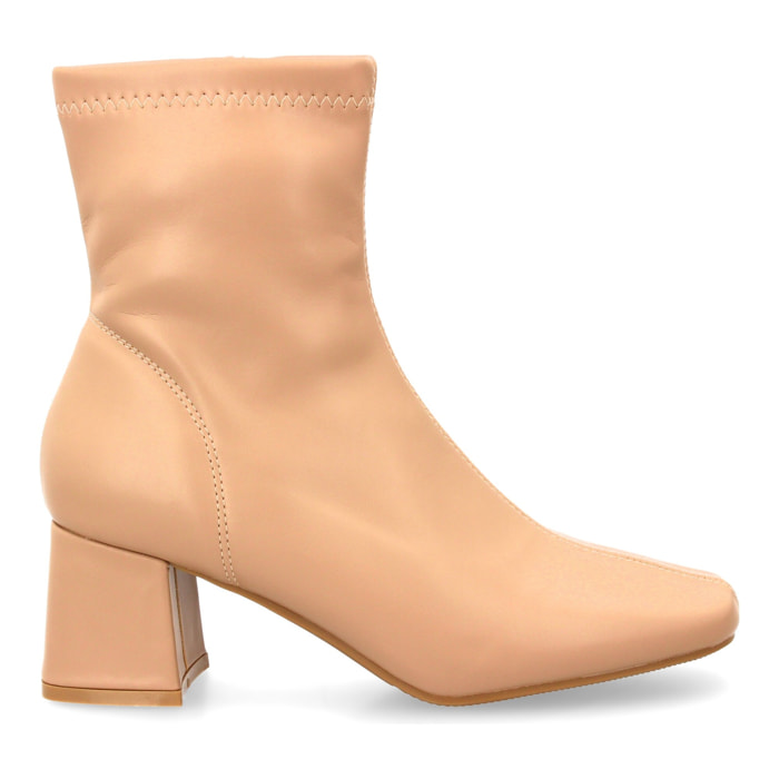 Botín caña media con tacón cuadrado