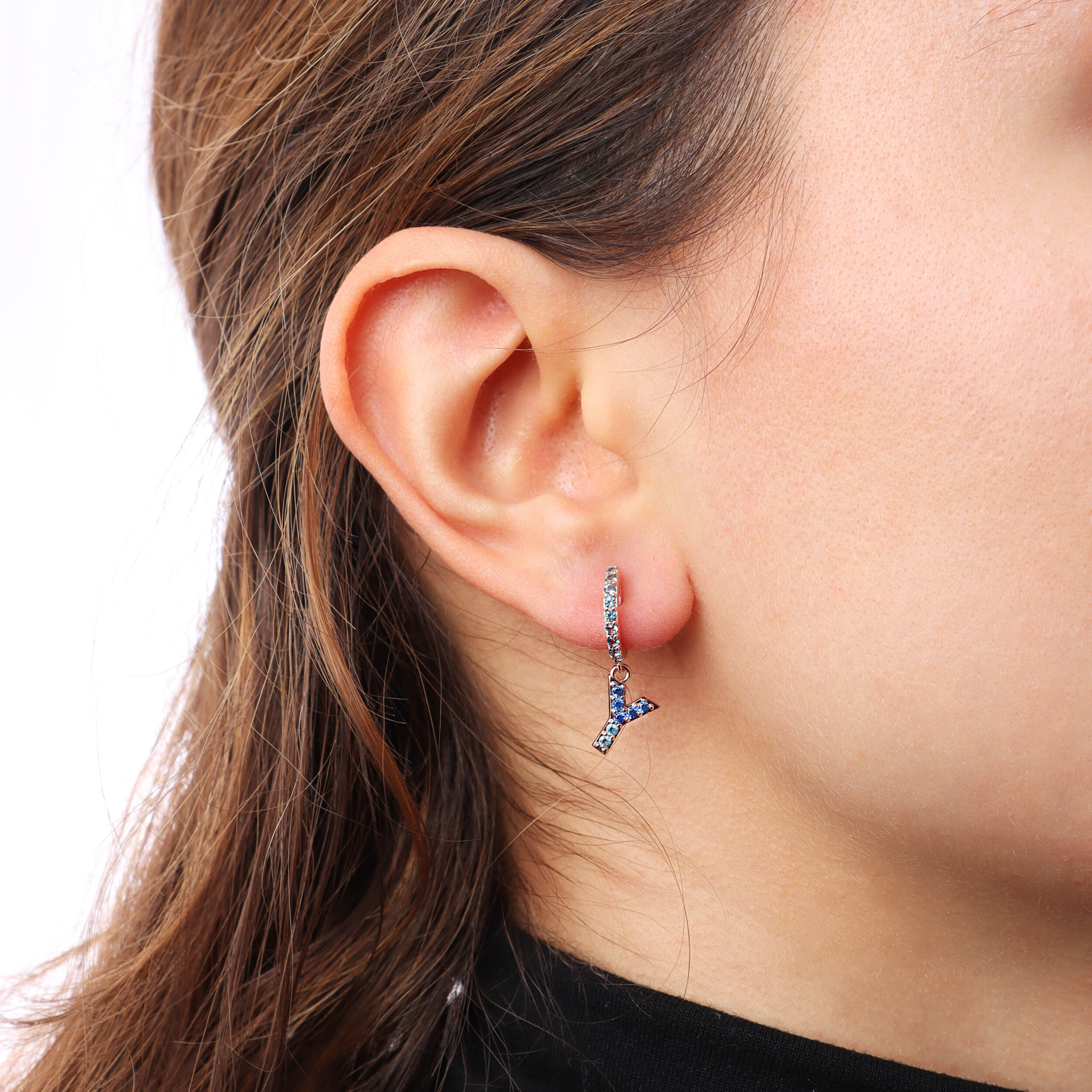 Orecchino Pendente con Lettera Y in Pavé di Cubic Zirconia Blu