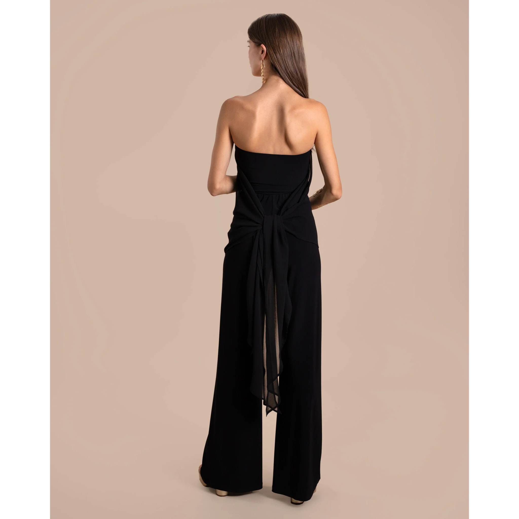 Mono de mujer palabra de honor con capa