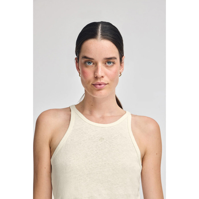 Camiseta color crudo de lino y algodón con monograma bordado