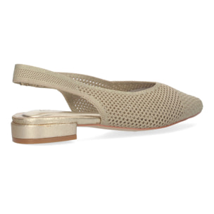 Zapato de salón de mujer elegante plano, destalonado.