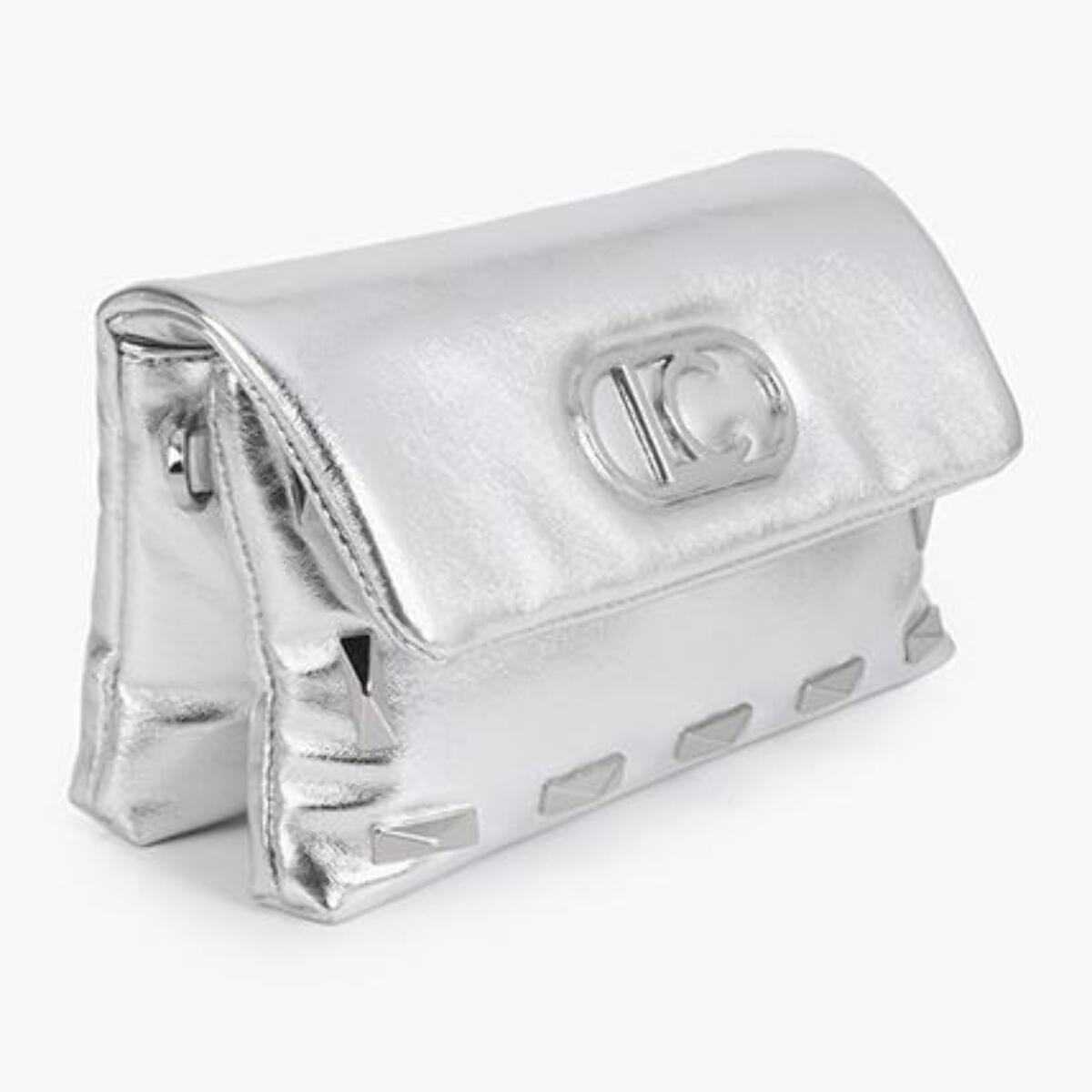 Piccola borsa a tracolla metallica con borchie rettangolari