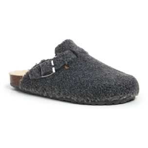 Zueco de borreguito con hebilla rectangular. BABUNKERS GRIS