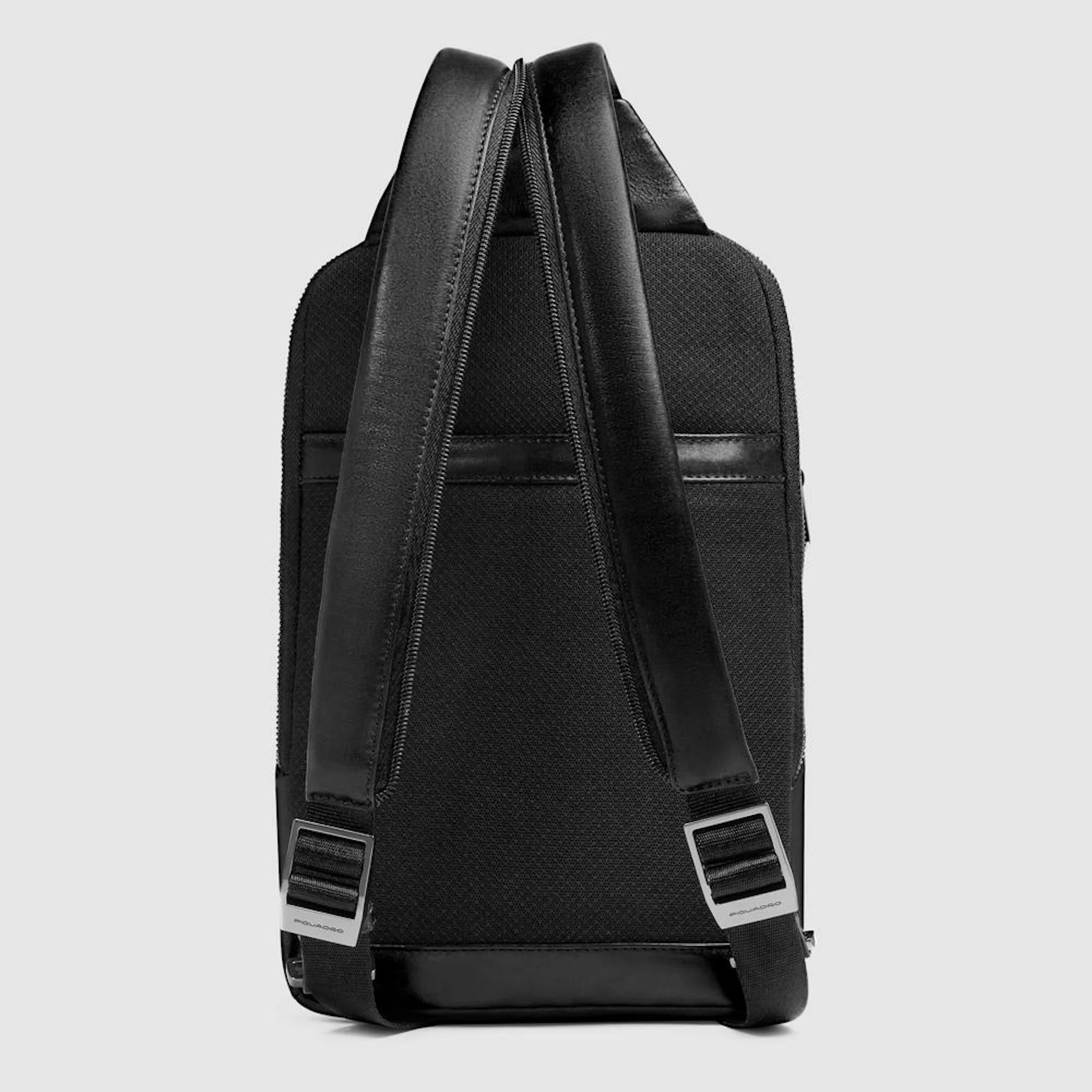 Piquadro Zaino monospalla in pelle personalizzabile porta iPad® con protezione RFID, portabile a zaino