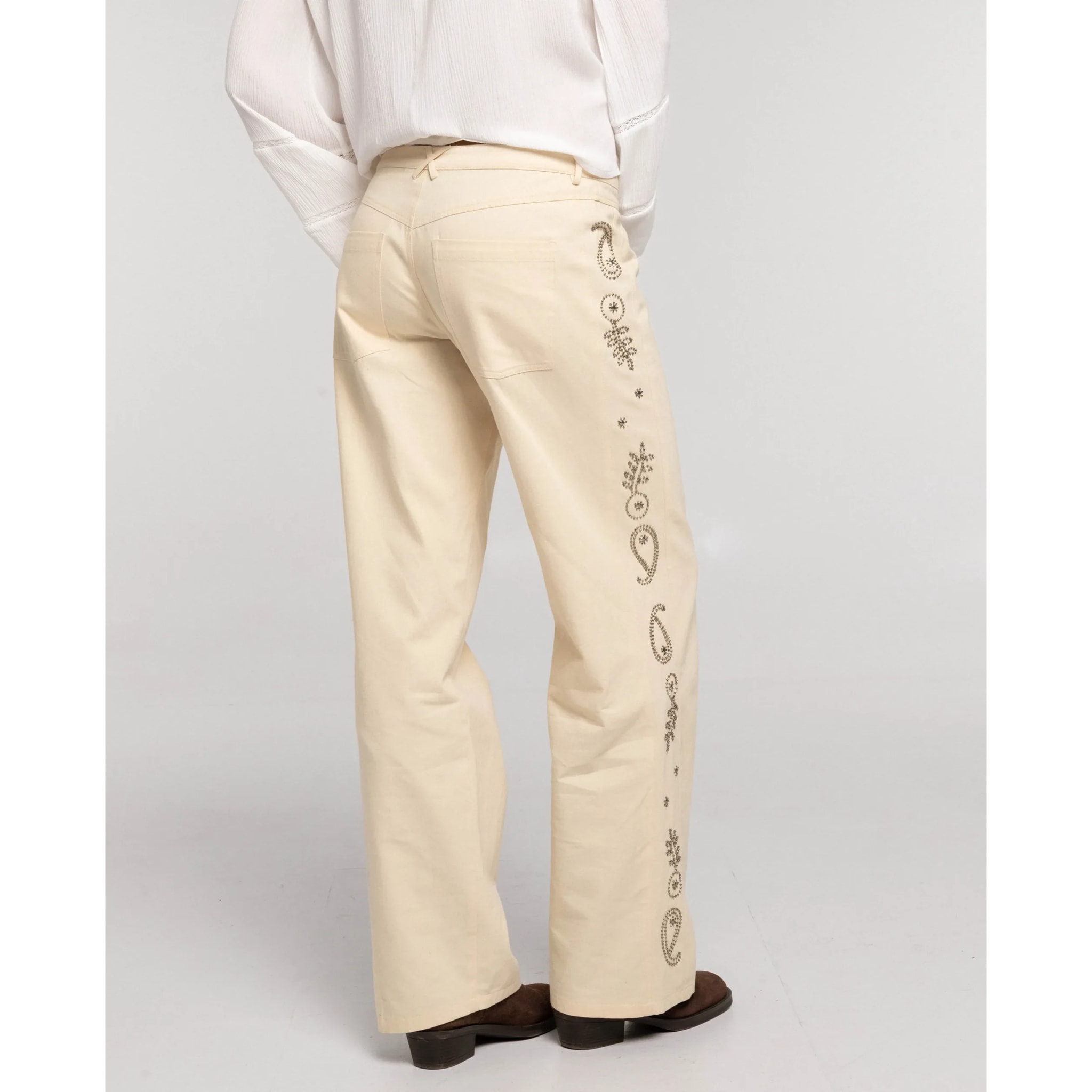 Pantalón recto de sarga ligera con bordados laterales de mujer