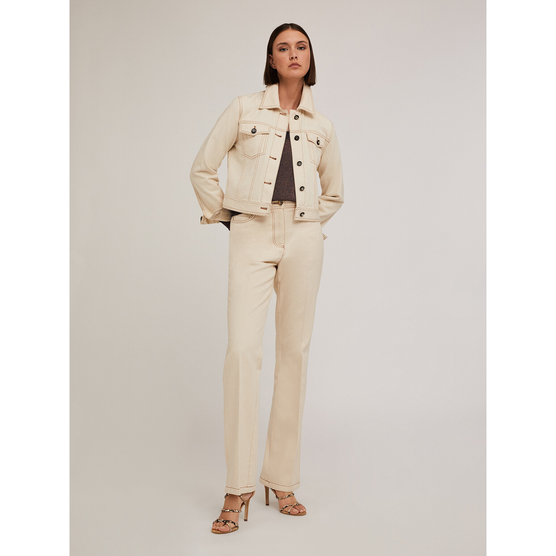 Motivi - Pantaloni flare in drill con impunture a contrasto - Beige
