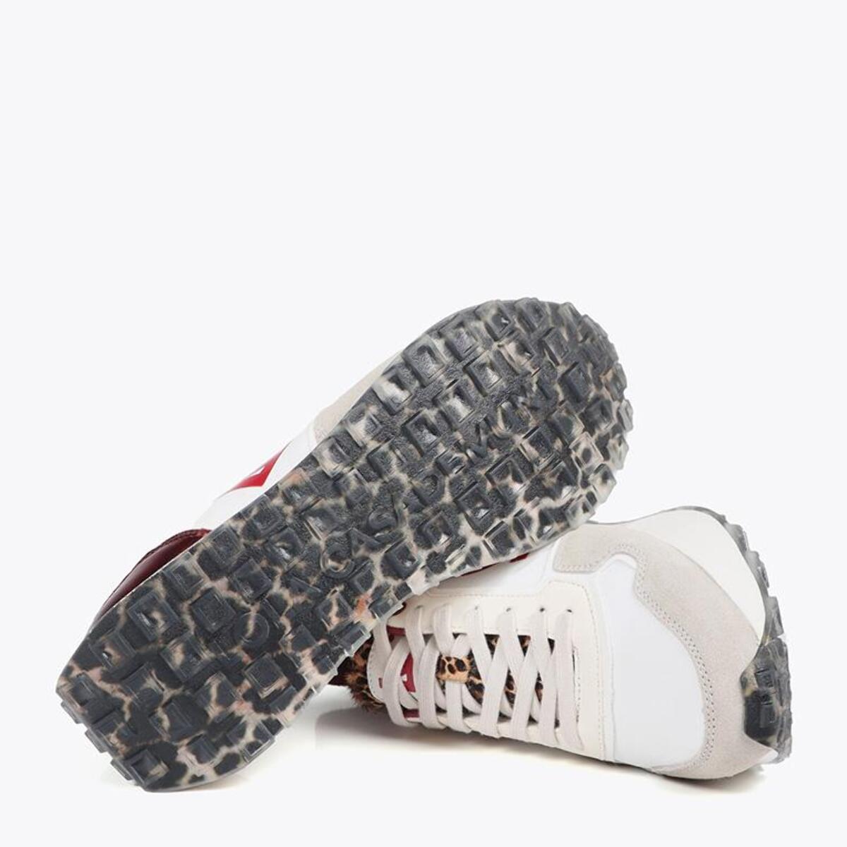 Scarpa da ginnastica con suola personalizzata e stampa animalier e dettagli in pelle