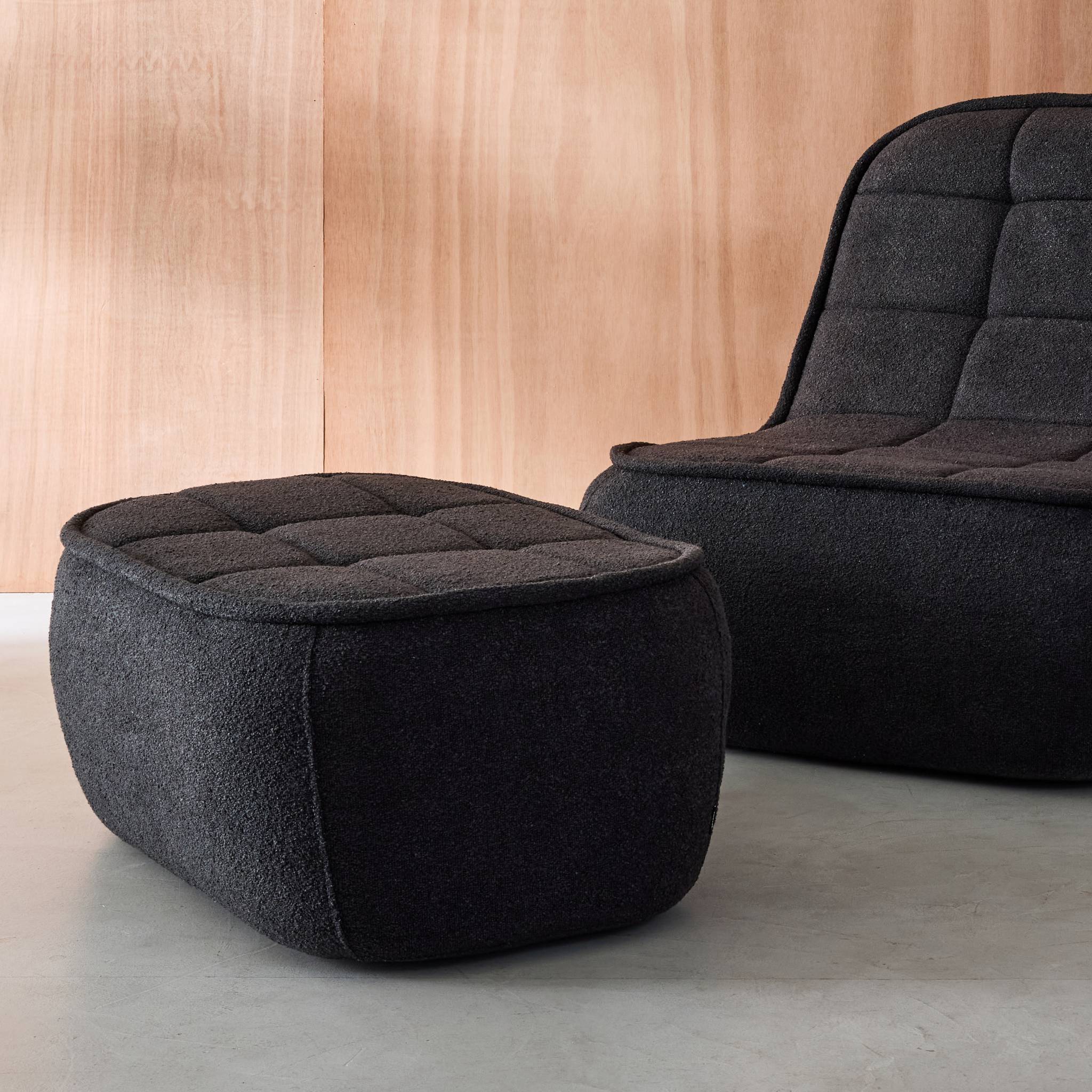 Pouf. repose-pieds pour chauffeuse 1 place Boni bouclette texturée noir L 91 x P 63 x H 40cm - Boni