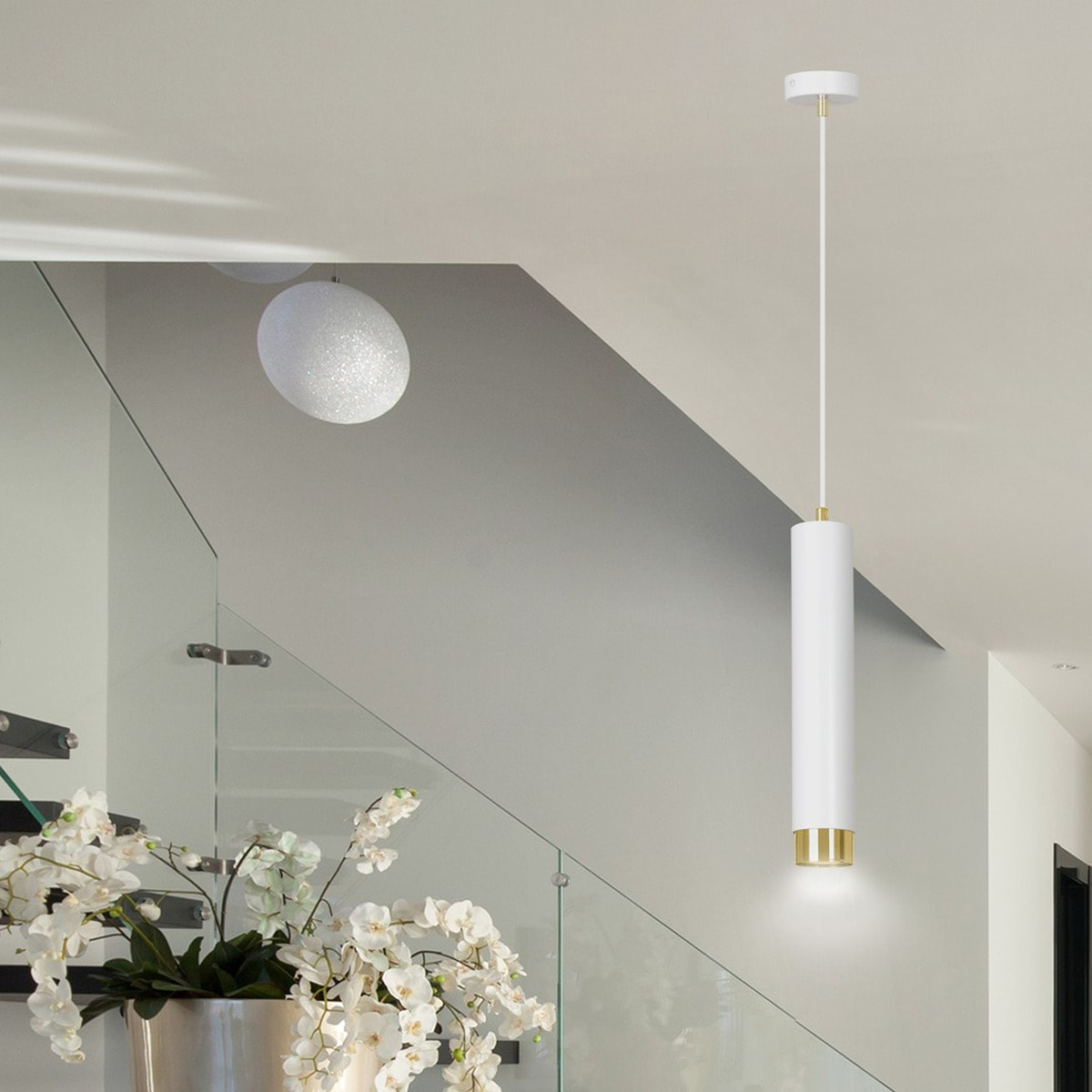 Lampada a sospensione Kibo in acciaio bianco e oro