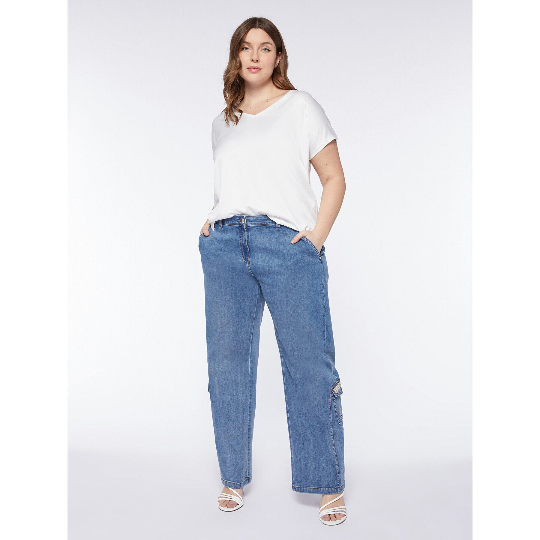 Fiorella Rubino - Vaqueros regular cargo con aplicaciones - Light - blue