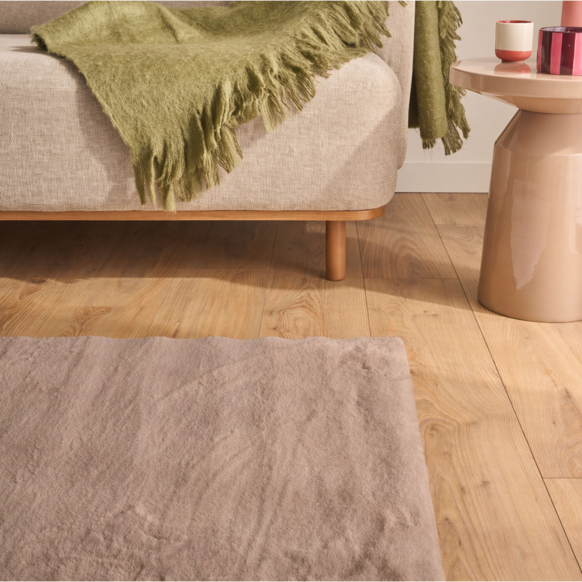 NUBE - Tapis doux et moelleux à poils courts taupe