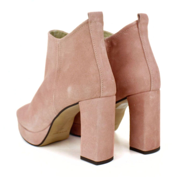 Botín plataforma en ante. Tacón de 9 cm.