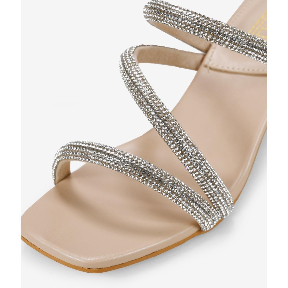 Sandalias de tacón beige con brillantes