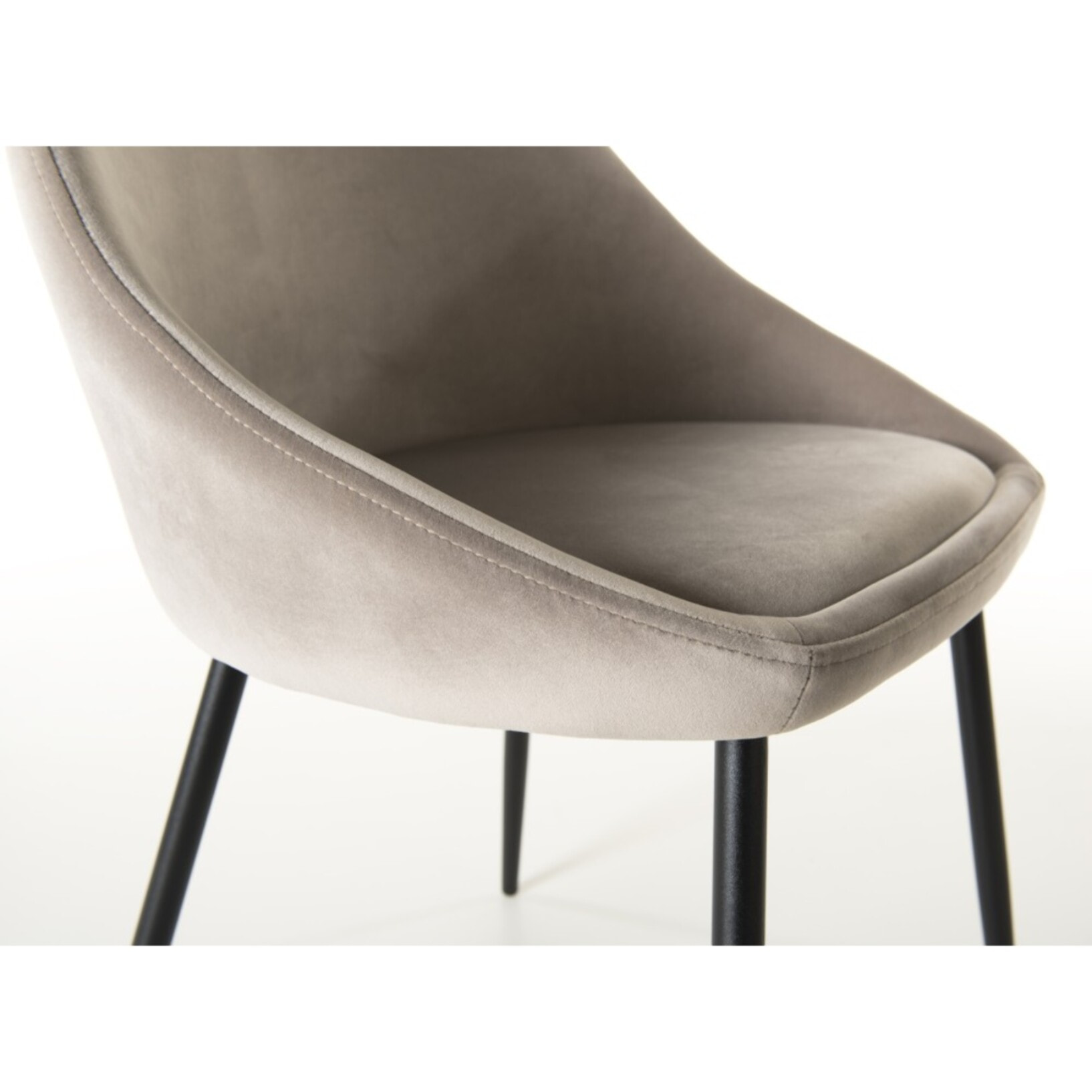 TOM - Lot de 2 chaises velours chamois beige pieds métal noir