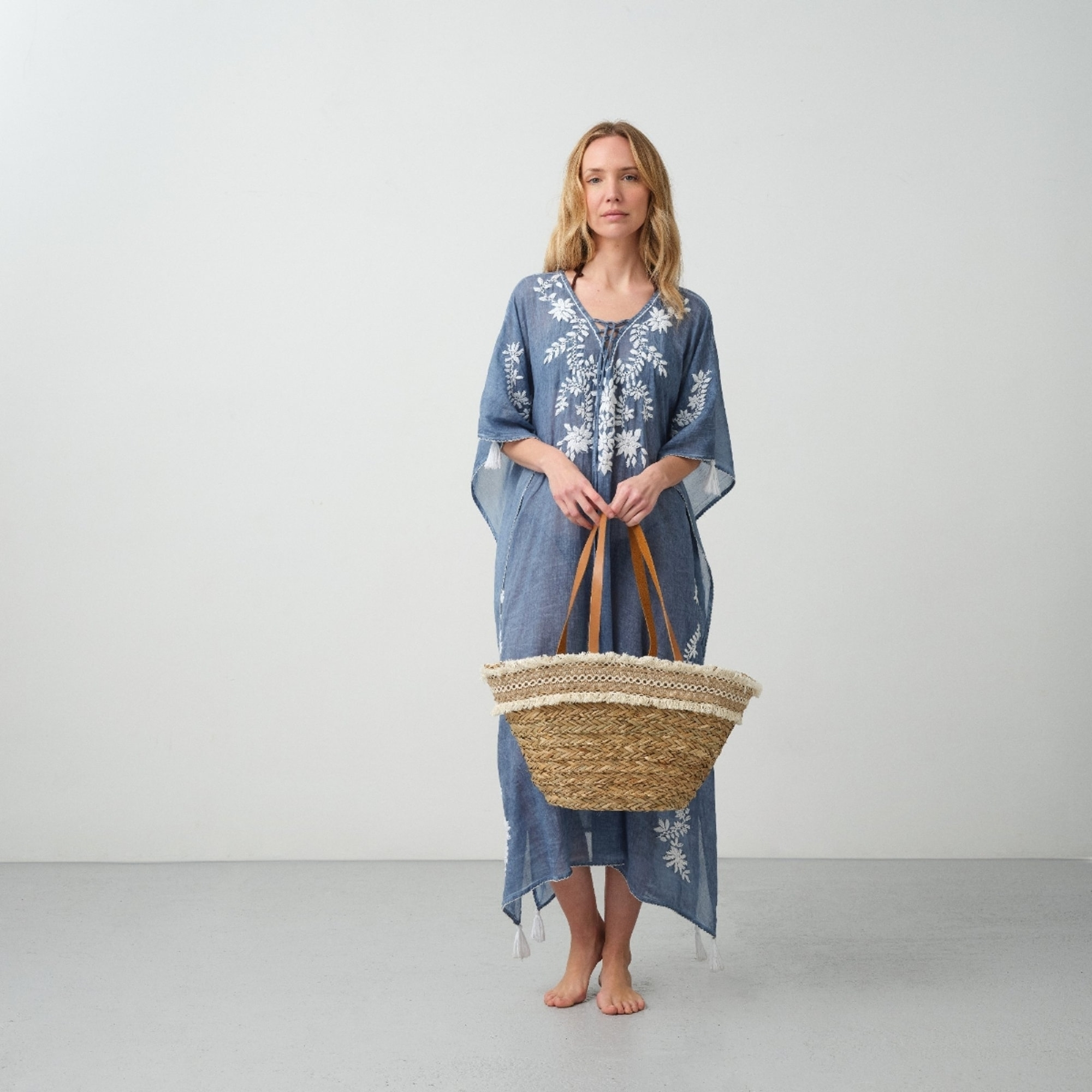 Capazo playa fibras naturales y cinta decorativa Becca color marfil natural