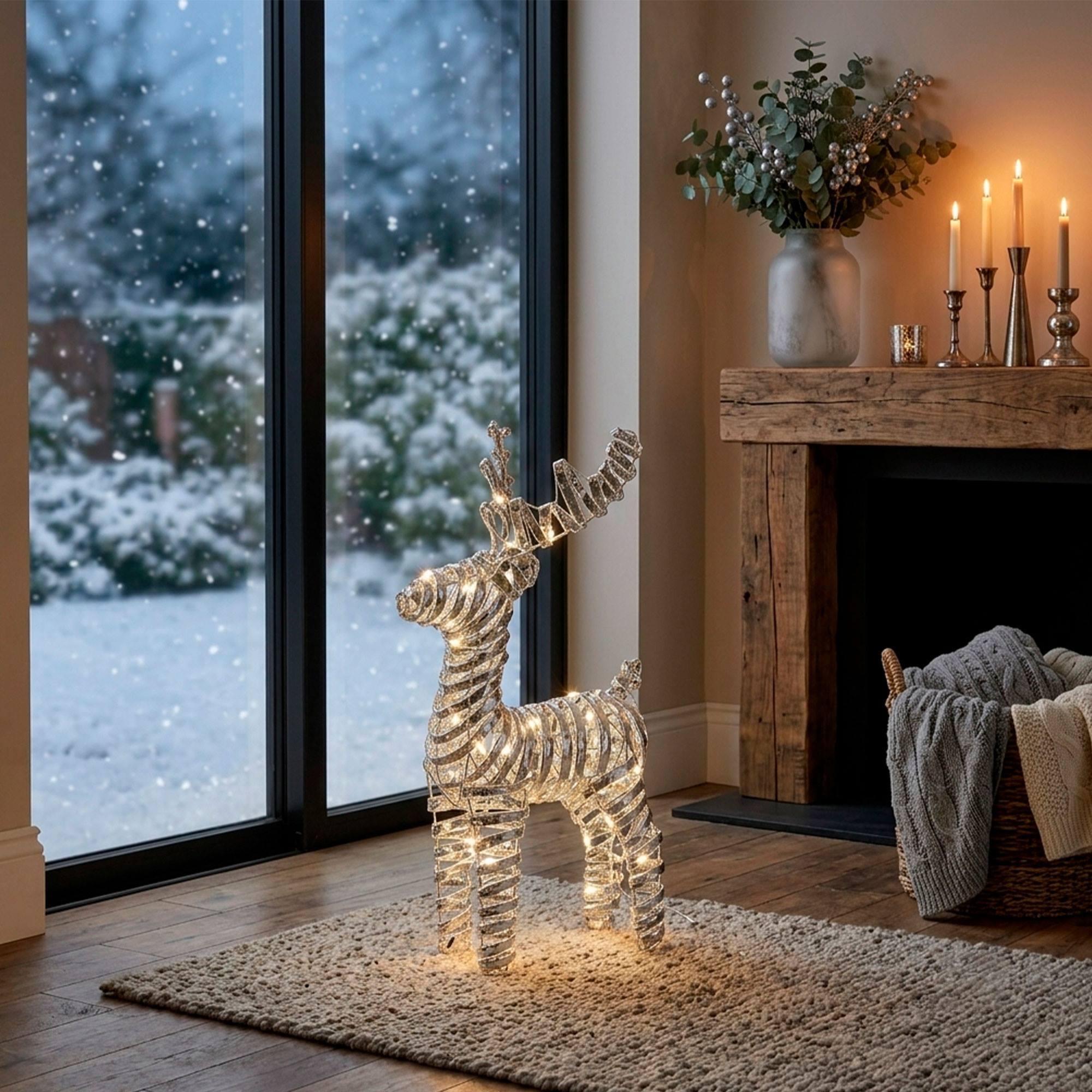 Reno navideño led plateado con 25 microled blanco cálido, con temporizador 20x7x34 cm