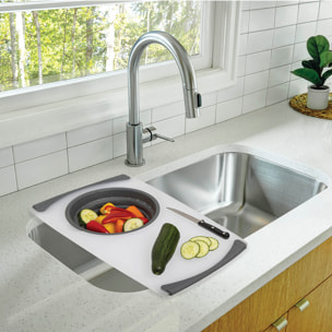 Planche à découper avec passoir retractable