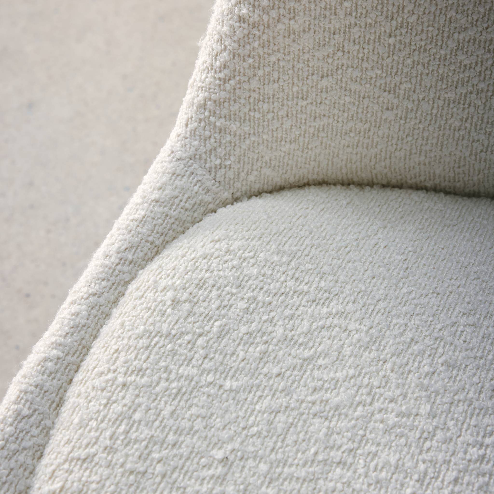 Lot de 4 chaises scandinaves revêtement bouclette texturée blanc. pieds bois de hêtre - Nils