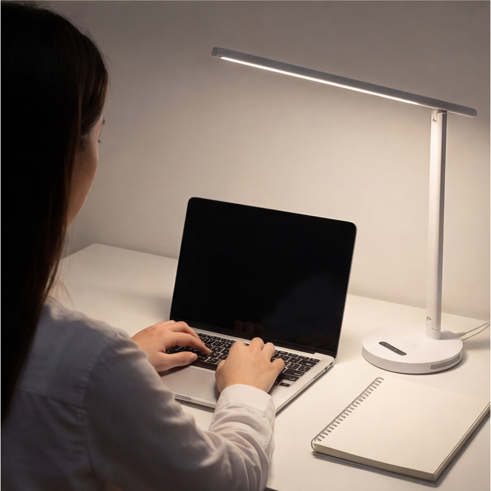 Forlight Avance Flexo led táctil con Regulador de Intensidad y Temperatura de luz. Cargador para móvil de inducción. Blanco.