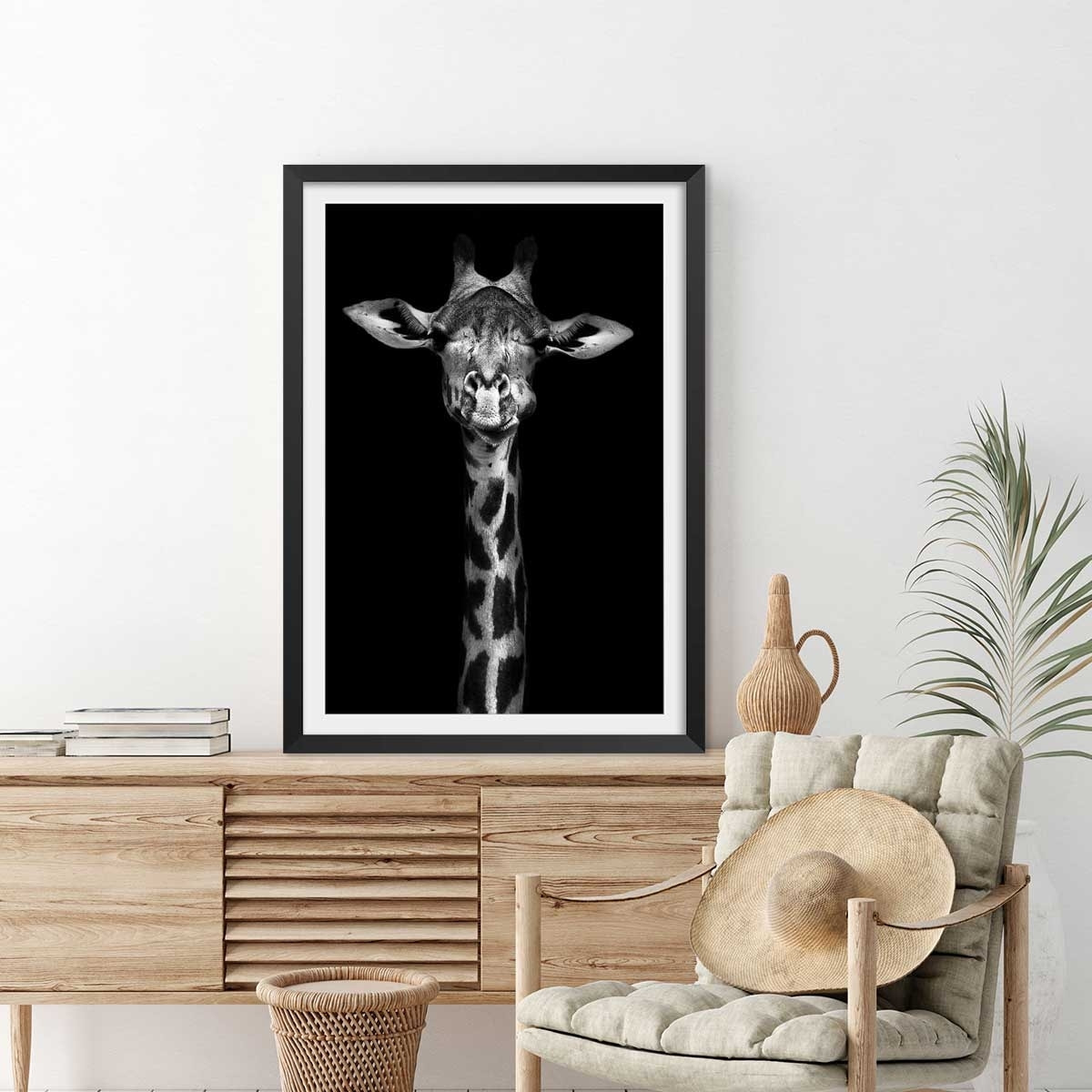 Affiche girafe haute en portrait Affiche + cadre en bois - Noir