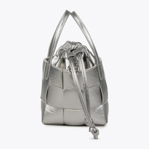 Borsetta intrecciata con texture