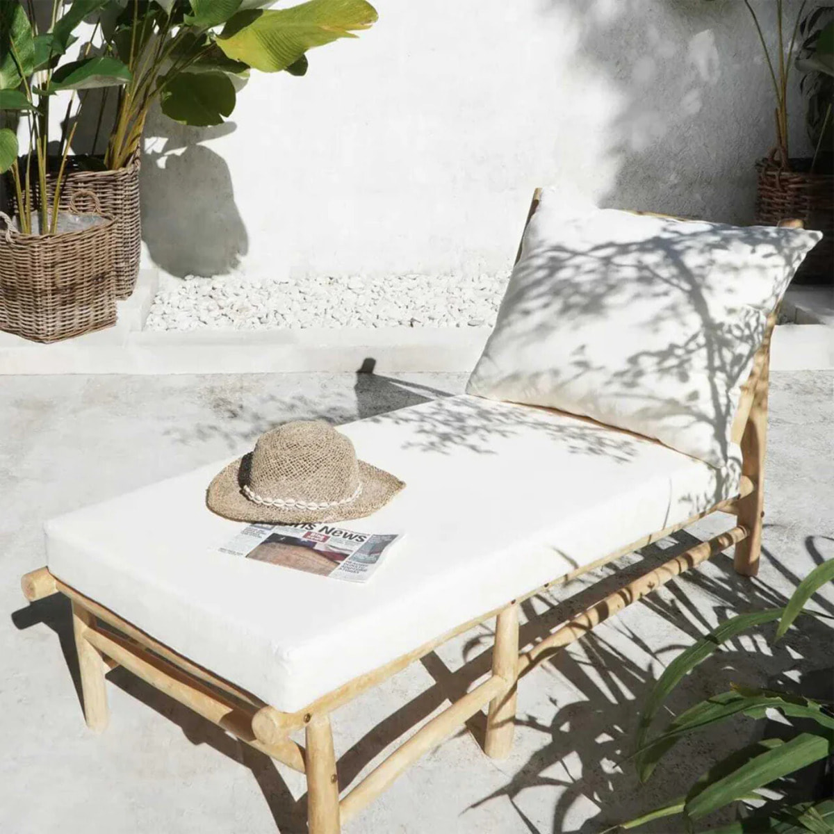 Transat en branche de teck et matelas blanc cassé - Makam