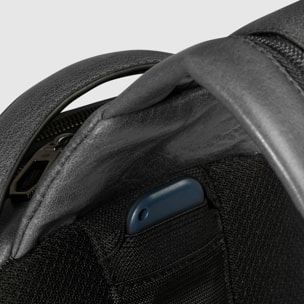 Piquadro Zaino monospalla personalizzabile in pelle porta iPad®mini con protezione RFID