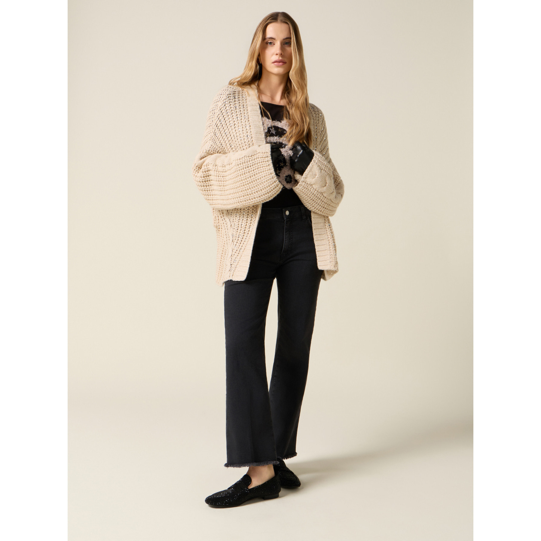 Oltre - Jeans flare neri con orlo sfrangiato - Nero