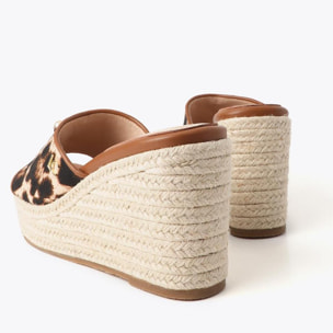 Zeppa con stampa leopardata e decorazioni metalliche